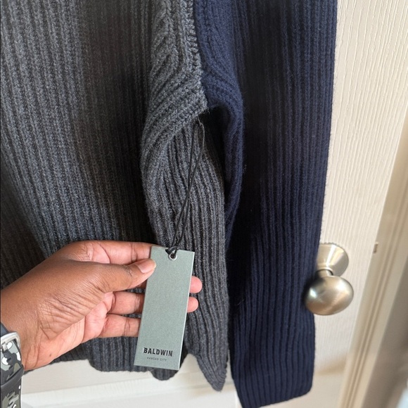 Baldwin Kansas City Gray and Blue Sweater. Size Medium - Picture 3 of 5